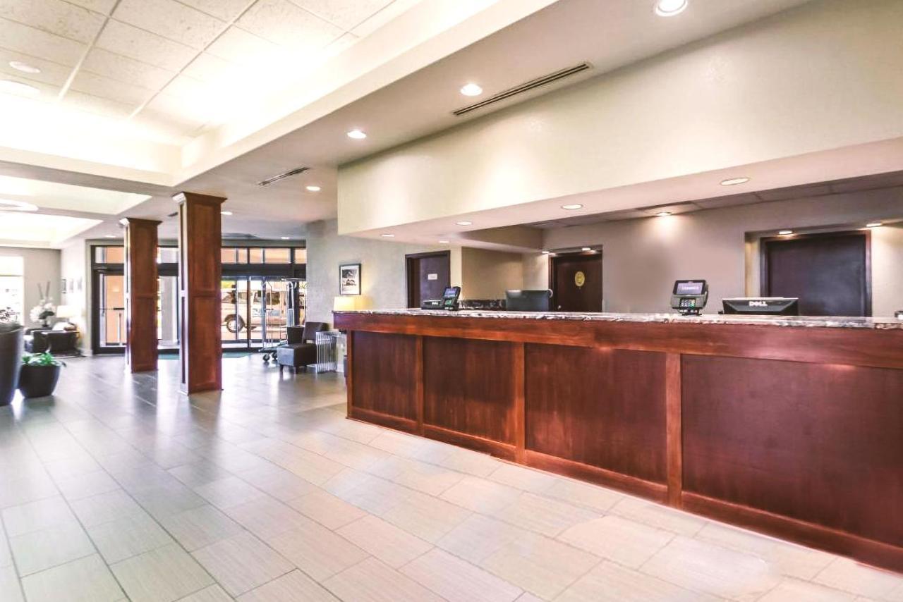 Norwood Inn & Suites Milwaukee Butler Exteriér fotografie
