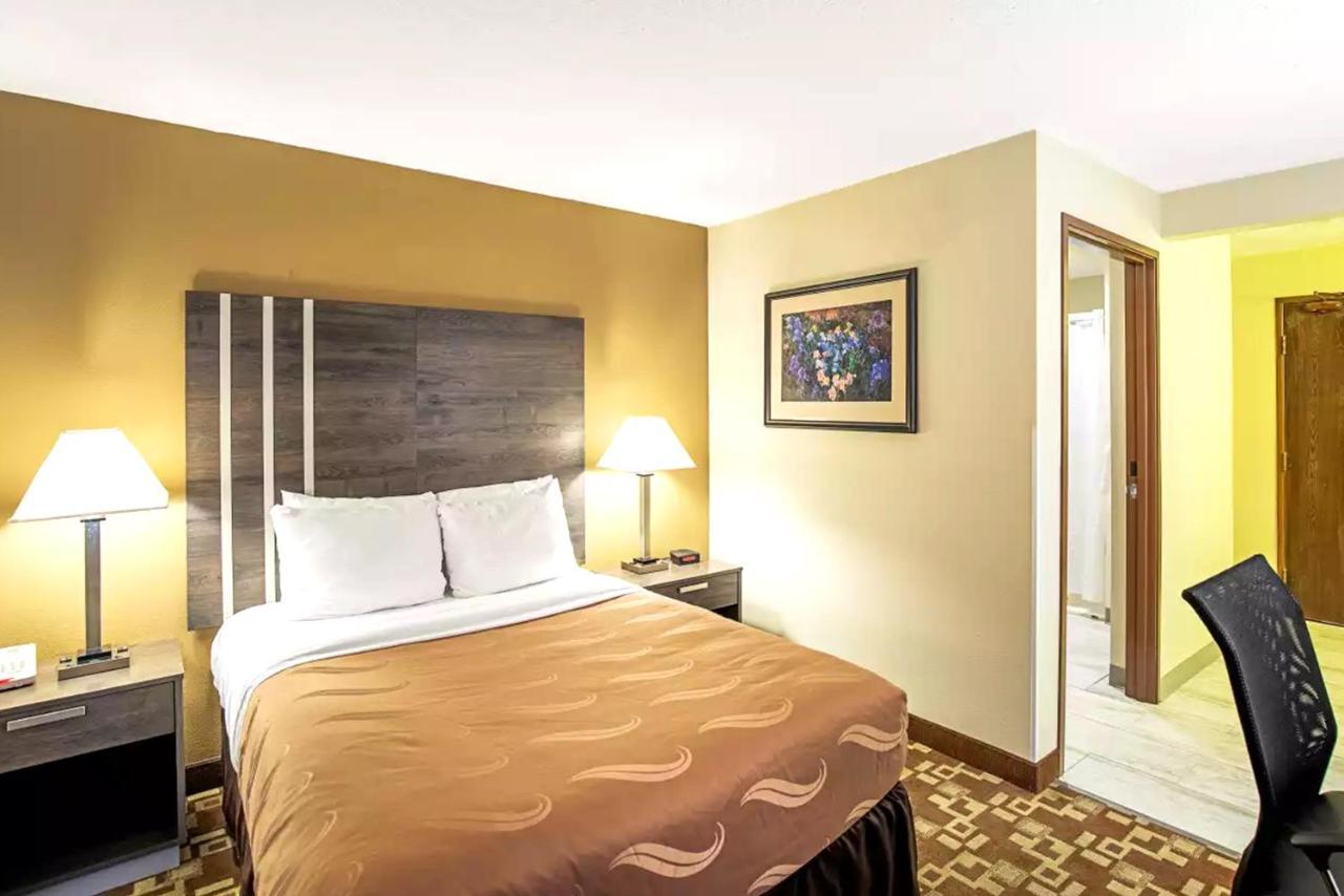 Norwood Inn & Suites Milwaukee Butler Exteriér fotografie