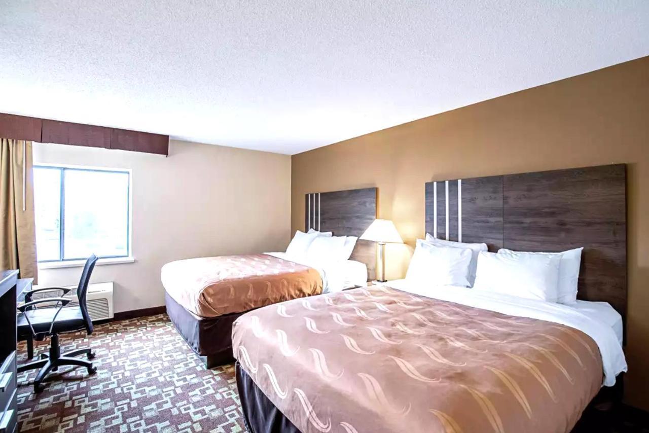 Norwood Inn & Suites Milwaukee Butler Exteriér fotografie