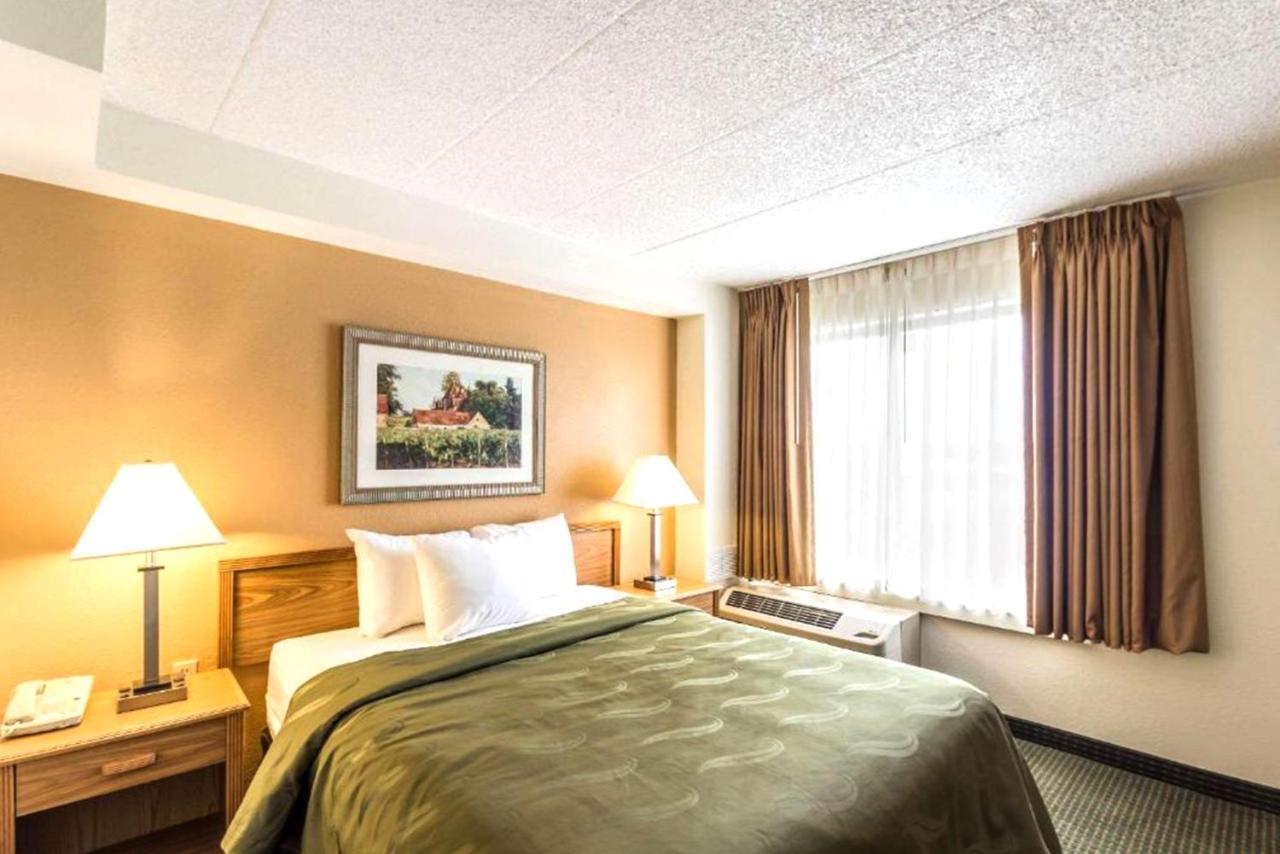 Norwood Inn & Suites Milwaukee Butler Exteriér fotografie