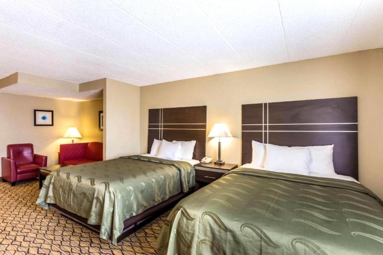Norwood Inn & Suites Milwaukee Butler Exteriér fotografie