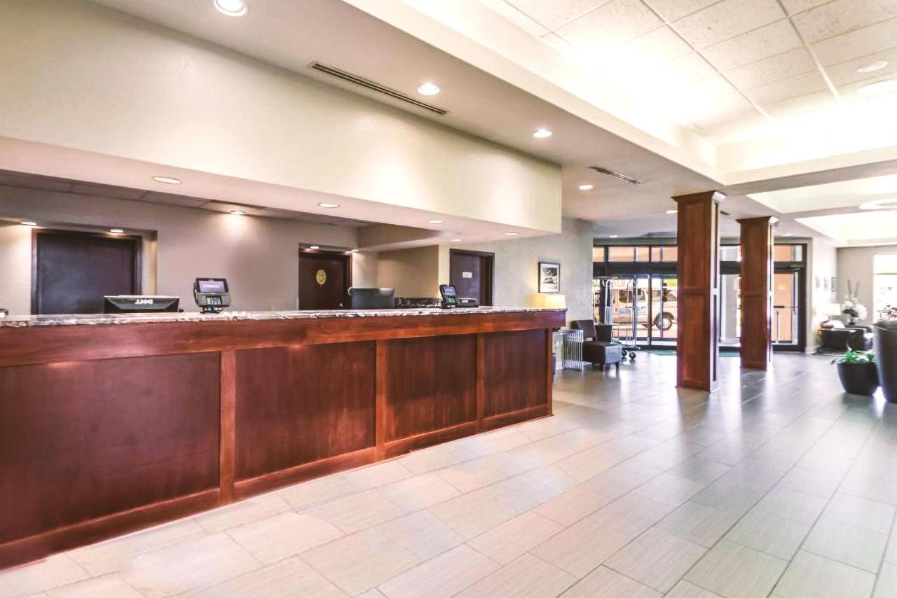 Norwood Inn & Suites Milwaukee Butler Exteriér fotografie