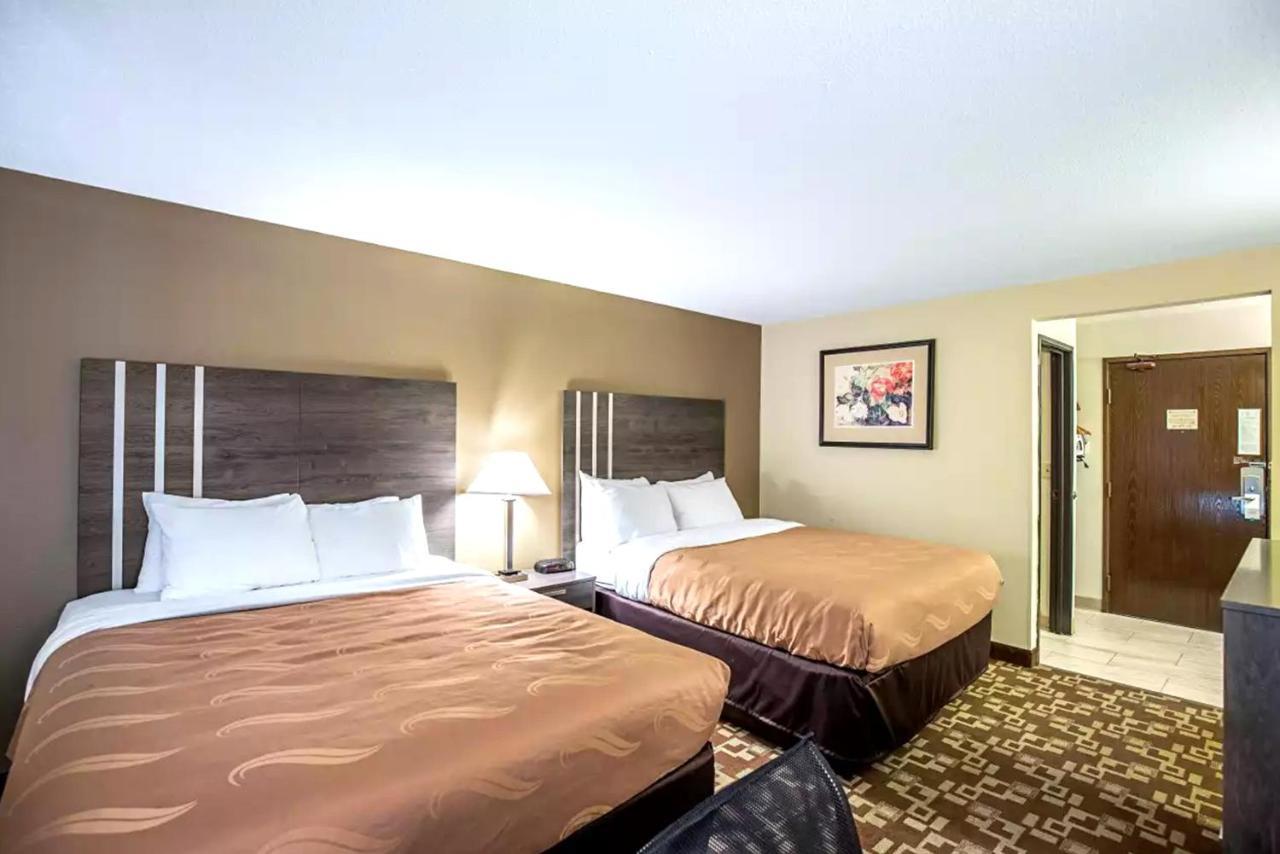 Norwood Inn & Suites Milwaukee Butler Exteriér fotografie