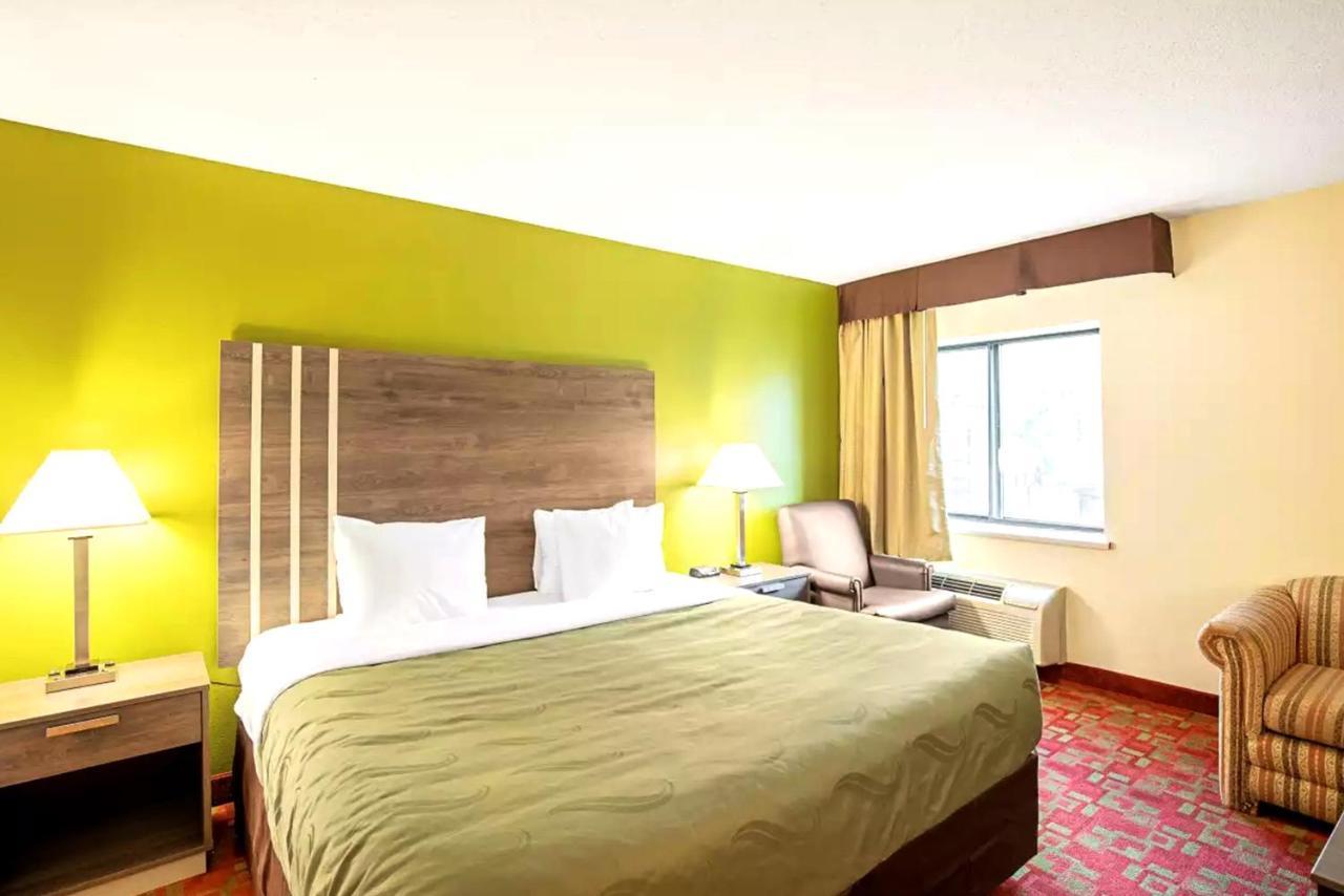 Norwood Inn & Suites Milwaukee Butler Exteriér fotografie